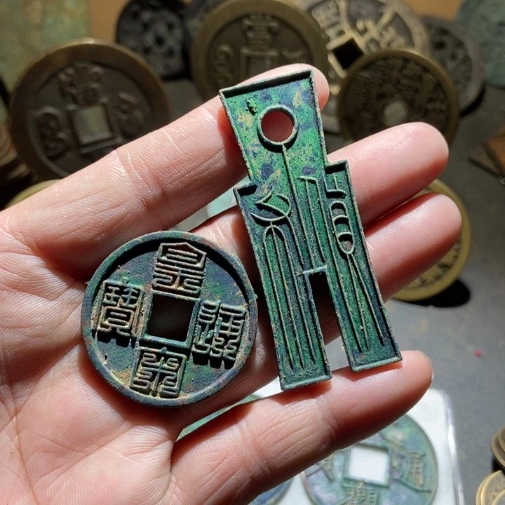 陈***！铜现代工艺品仿制品