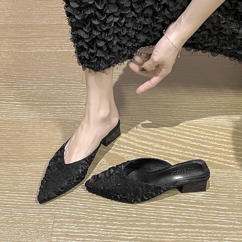 广州女鞋绸缎气质包头半拖鞋女外穿年新款春夏舒适中跟尖头凉拖穆