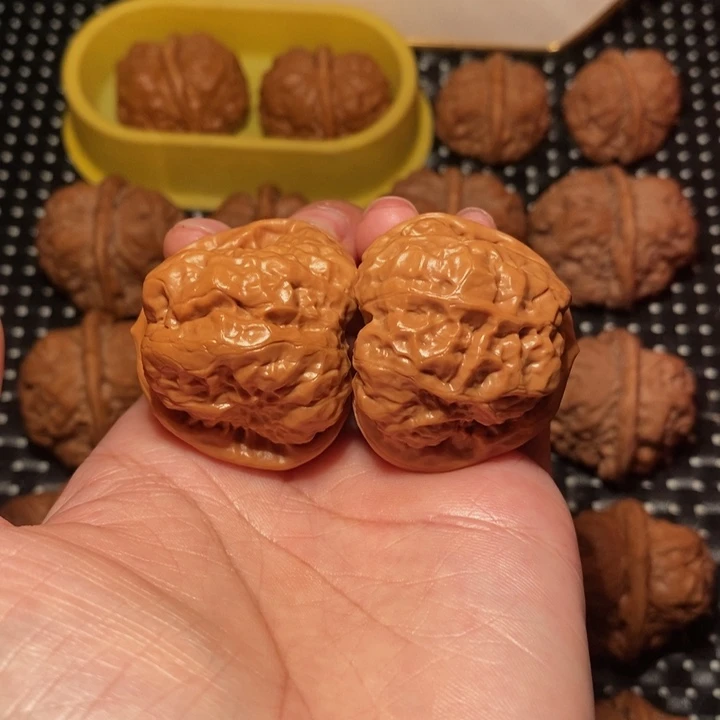 文玩核桃把件细腰大八腿