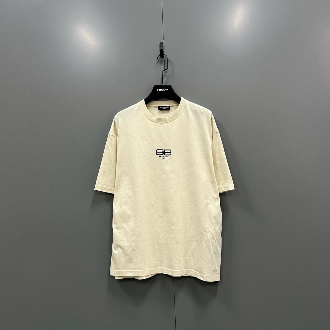 95新 Balenciaga/巴黎世家 q39 浅米色双B刺绣短袖 L码/jc603186