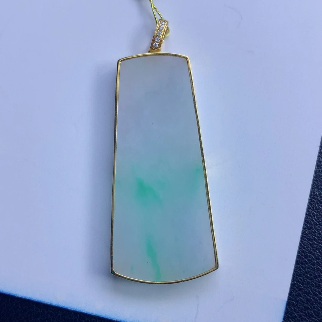 翡翠未镶嵌颈饰无事牌