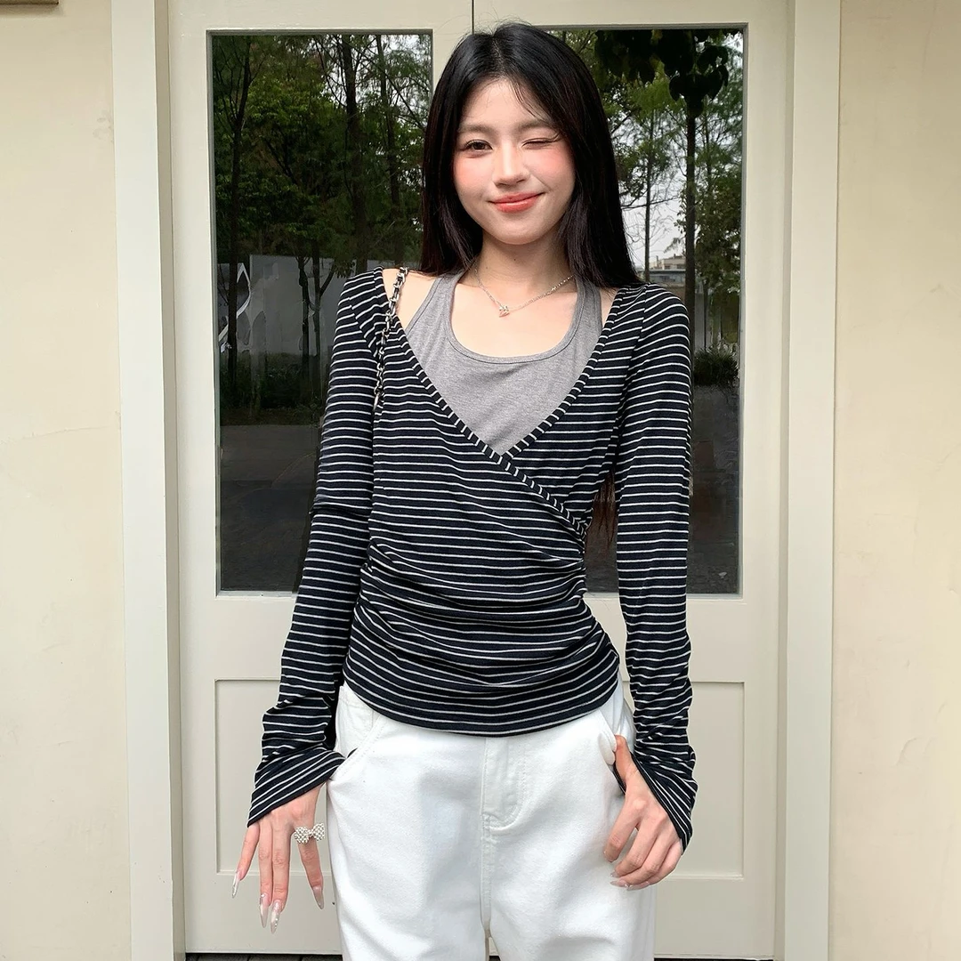 QYao Girls挂脖撞色条纹假两件长袖T恤女早秋显瘦内搭黑色上衣