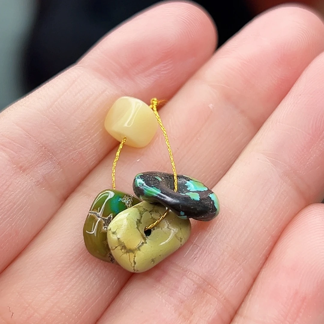 蜜蜡未镶嵌珠宝奇石