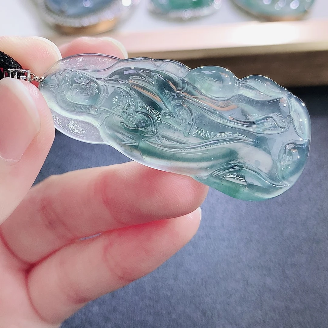 翡翠18K金镶嵌颈饰翡翠