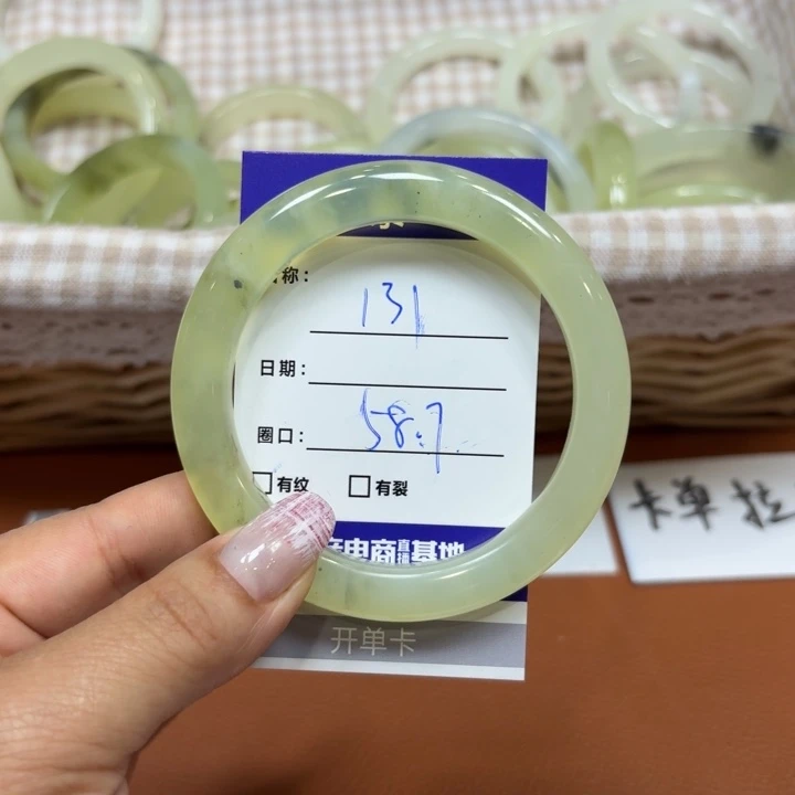 未镶嵌岫玉手镯天然