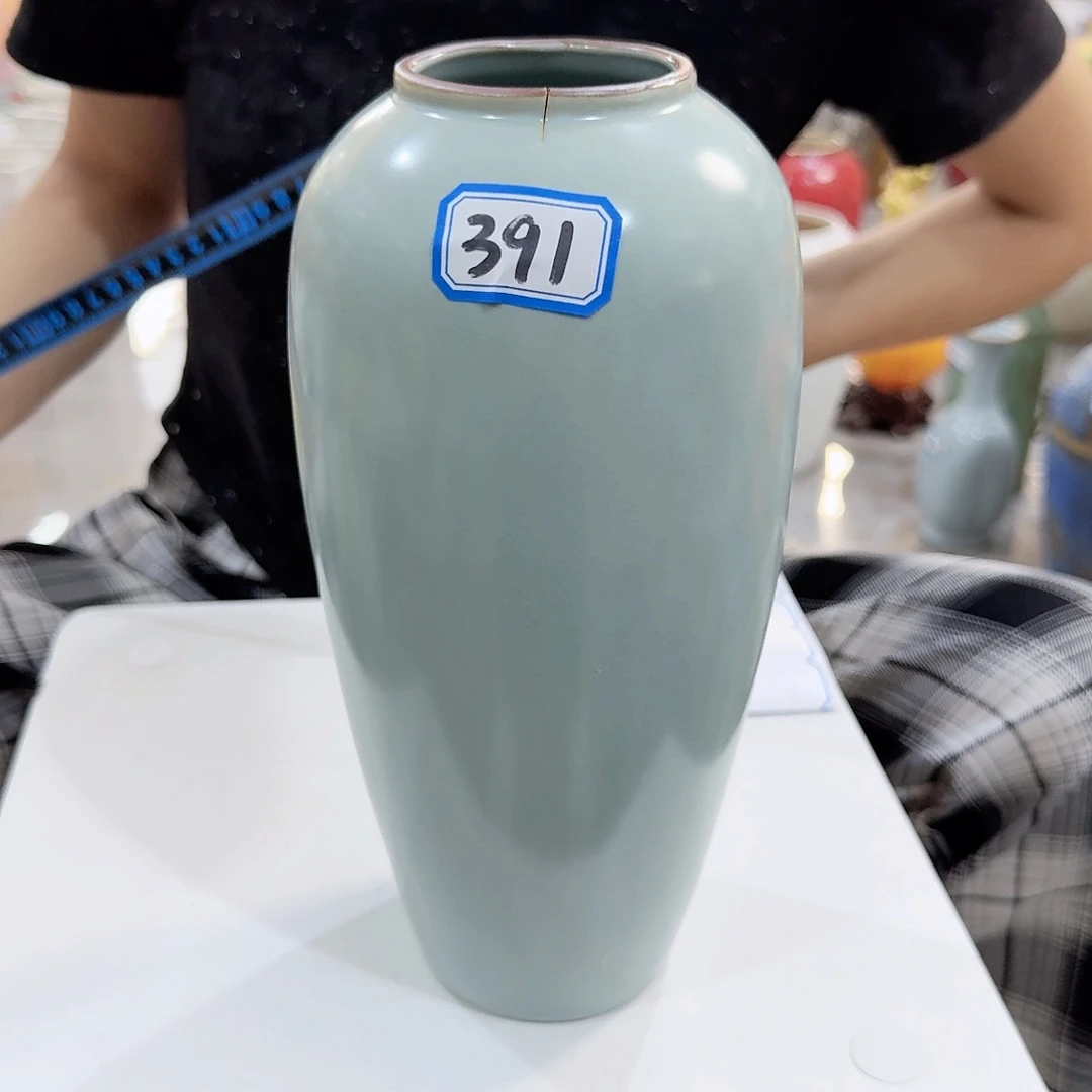 391号陶瓷高25厘米瑕疵一个