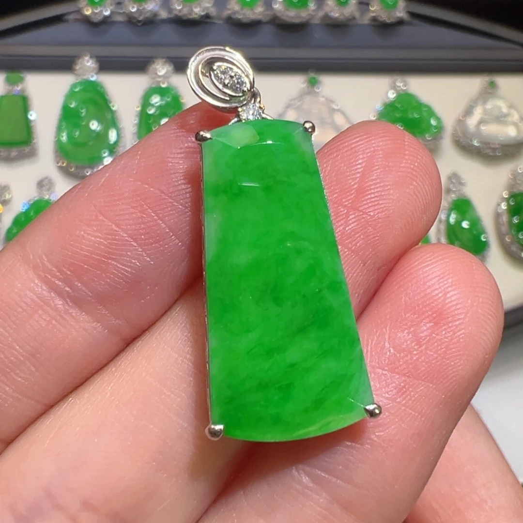 翡翠18K金镶嵌颈饰收到货48小时鉴赏期