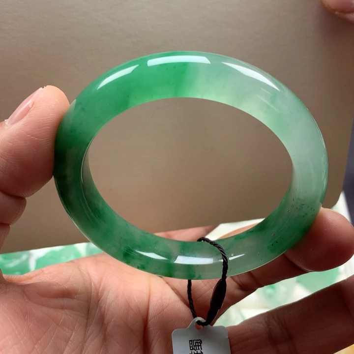 石英质玉未镶嵌手镯