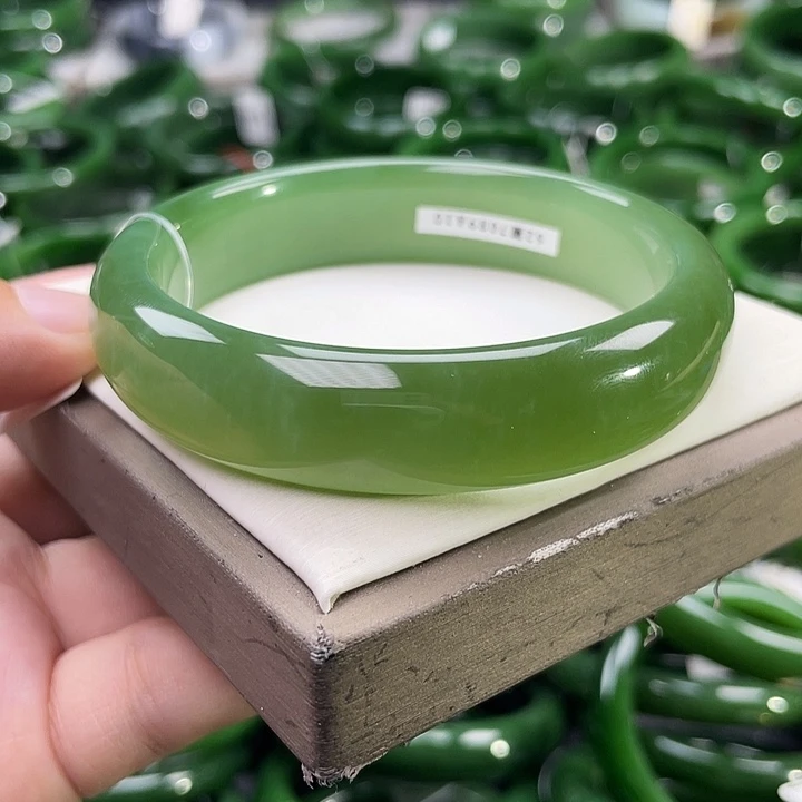 未镶嵌手镯和田玉（碧玉）