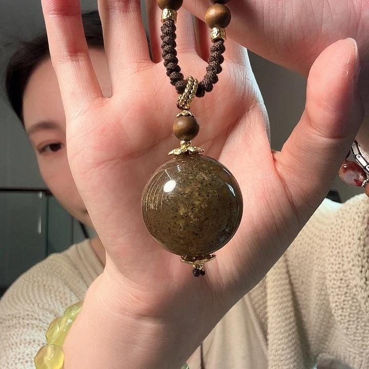 ****悦未镶嵌蛇纹石玉颈饰