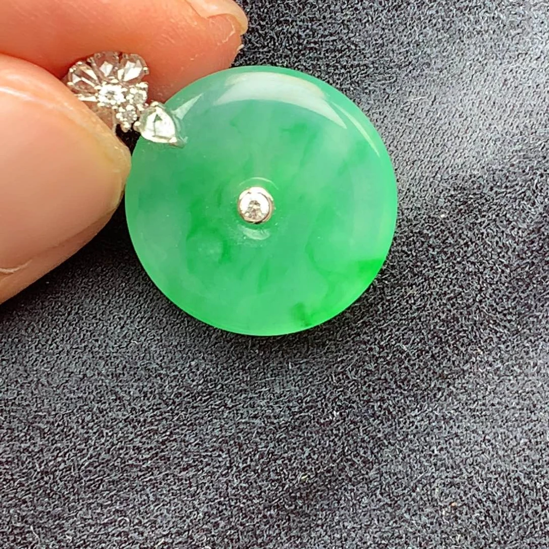 翡翠18K金镶嵌颈饰上新