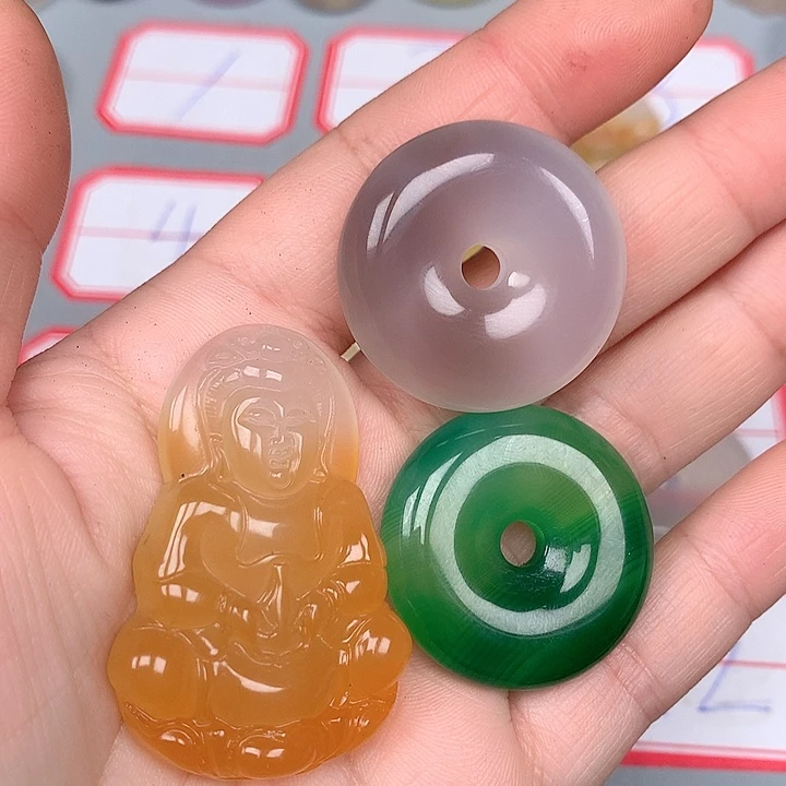 有***逢未镶嵌颈饰玛瑙/玉髓