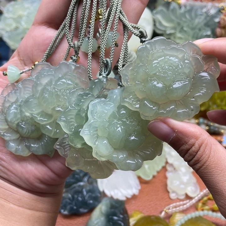 未镶嵌蛇纹石玉吊坠