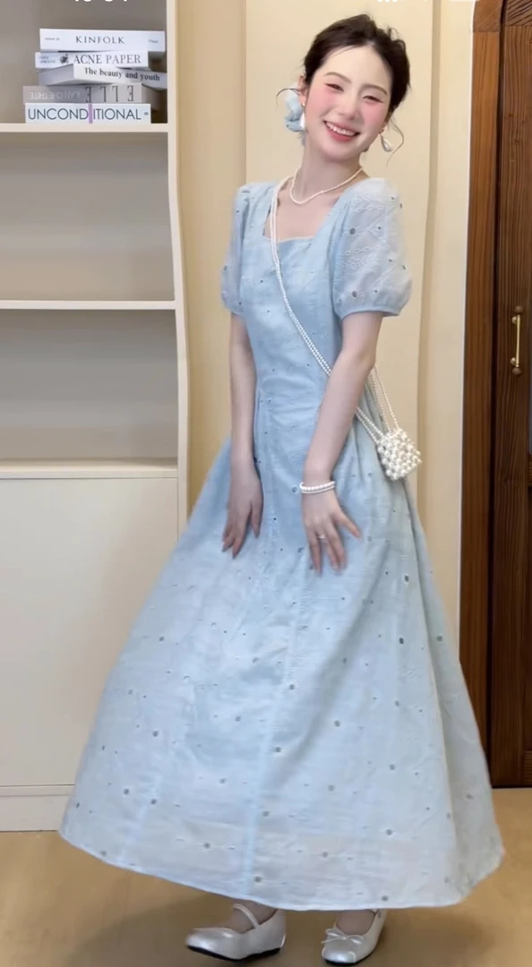 法式镂空薄荷沁蓝短袖连衣裙女2025新款高级感气质显瘦方领