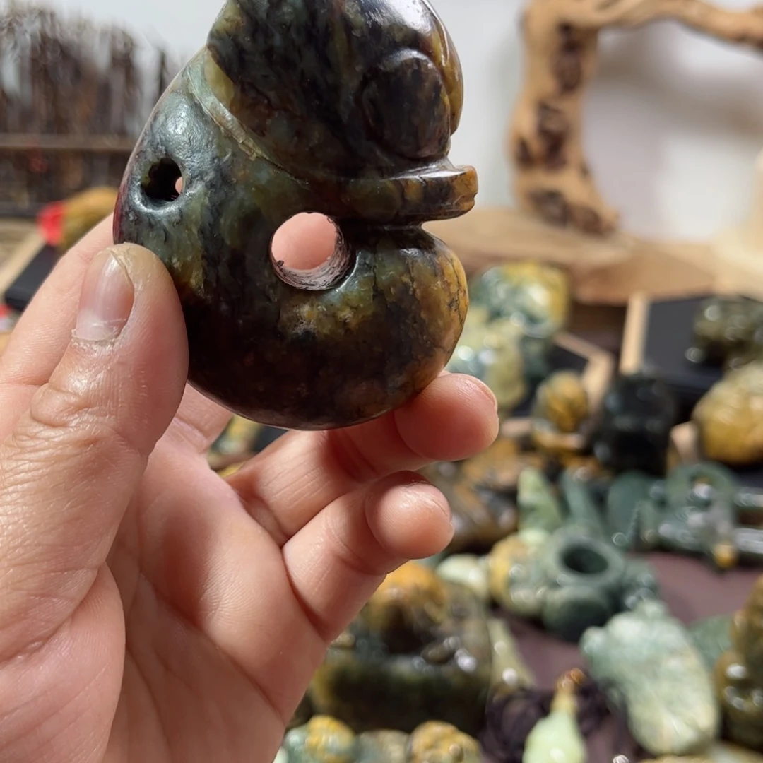 岫岩河磨玉（透闪石质玉）把件未镶嵌小**光