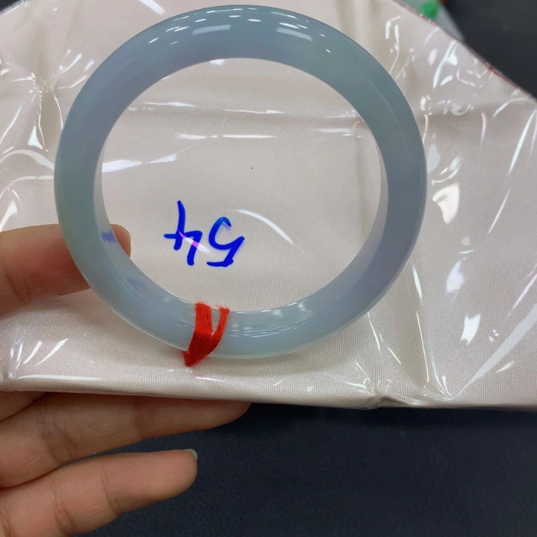 翡翠手镯未镶嵌翡翠