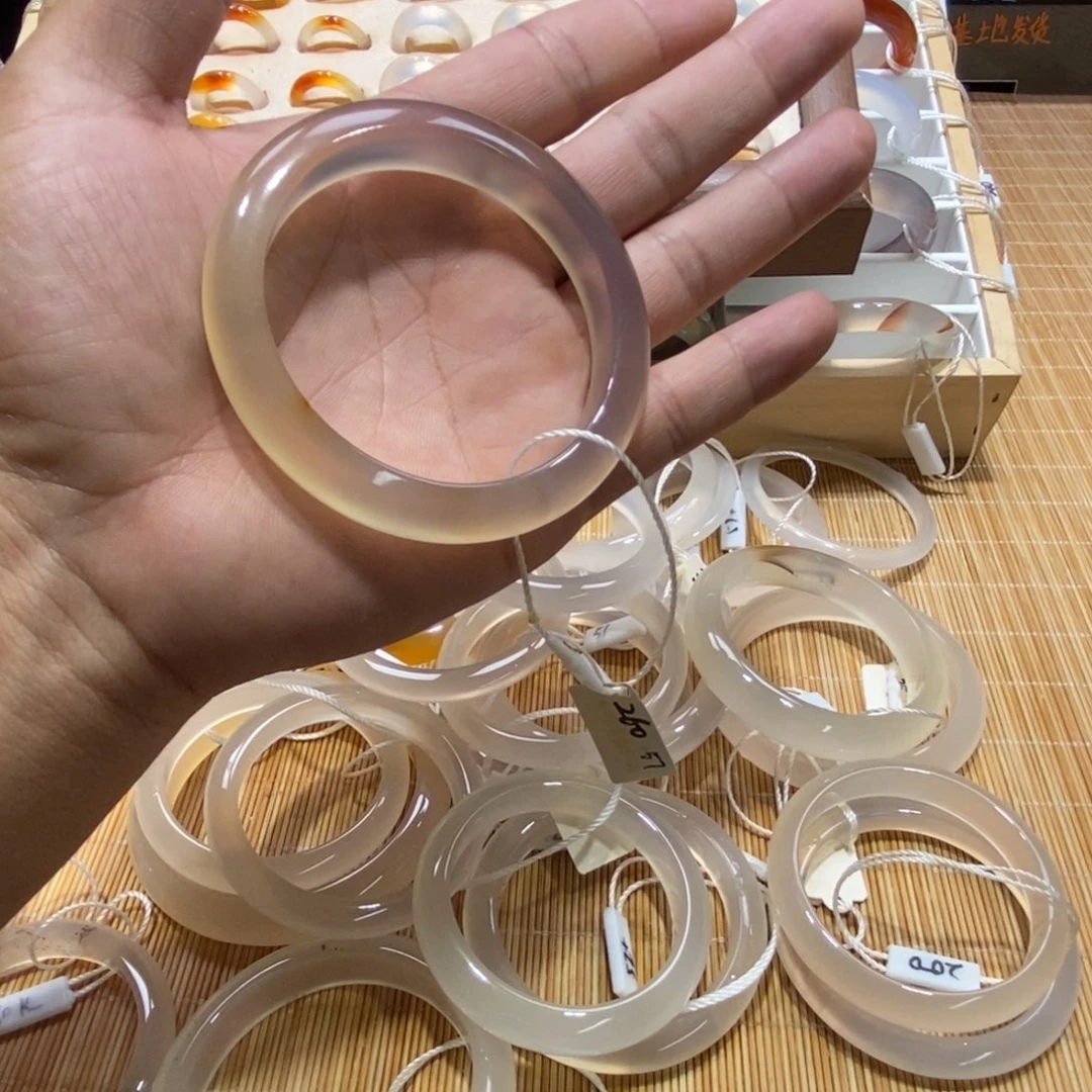 玛瑙/玉髓手镯未镶嵌