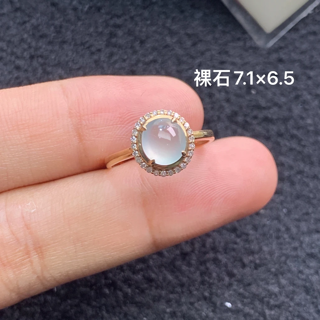 18k金镶嵌天然缅甸翡翠冰种蛋面戒指7.1×6.5