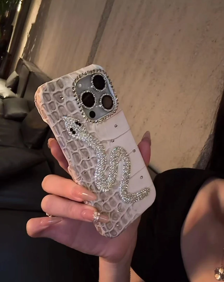 高级奢华荔枝纹蓝蛇镶钻适用于苹果16promax手机壳iPhone15防摔14