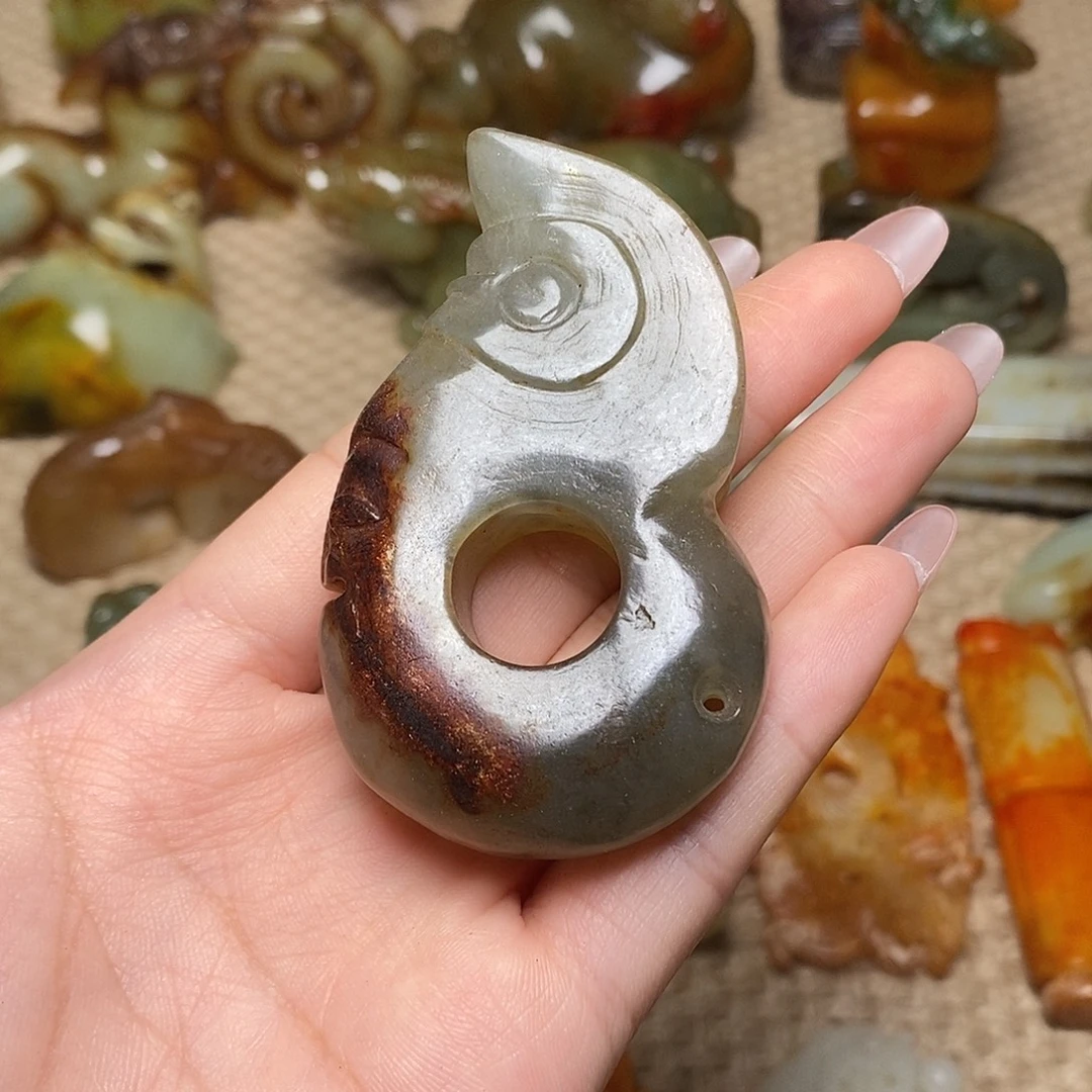未镶嵌蛇纹石玉颈饰