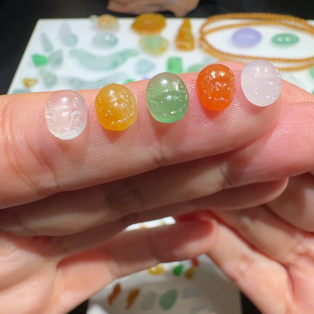 定制翡翠未镶嵌冰种五彩貔貅