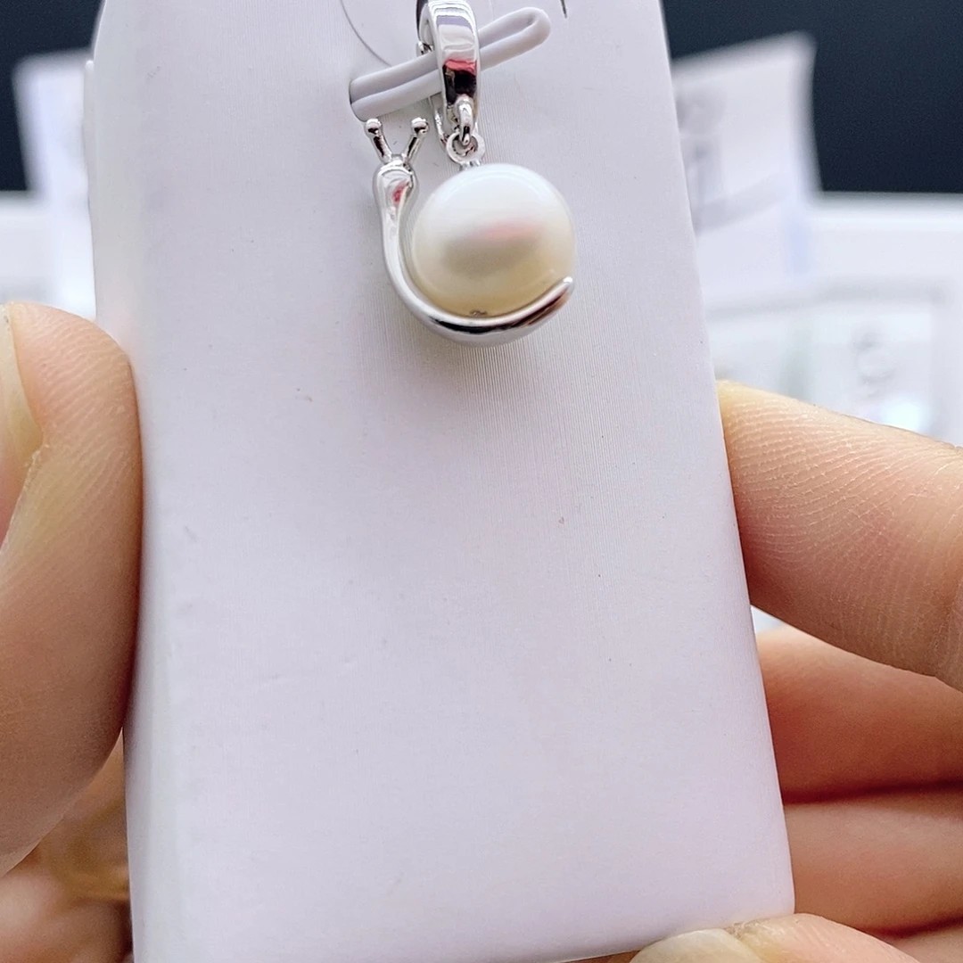 钛钢淡水珍珠颈饰
