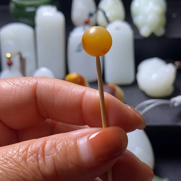 默***…和田玉（糖玉）未镶嵌颈饰