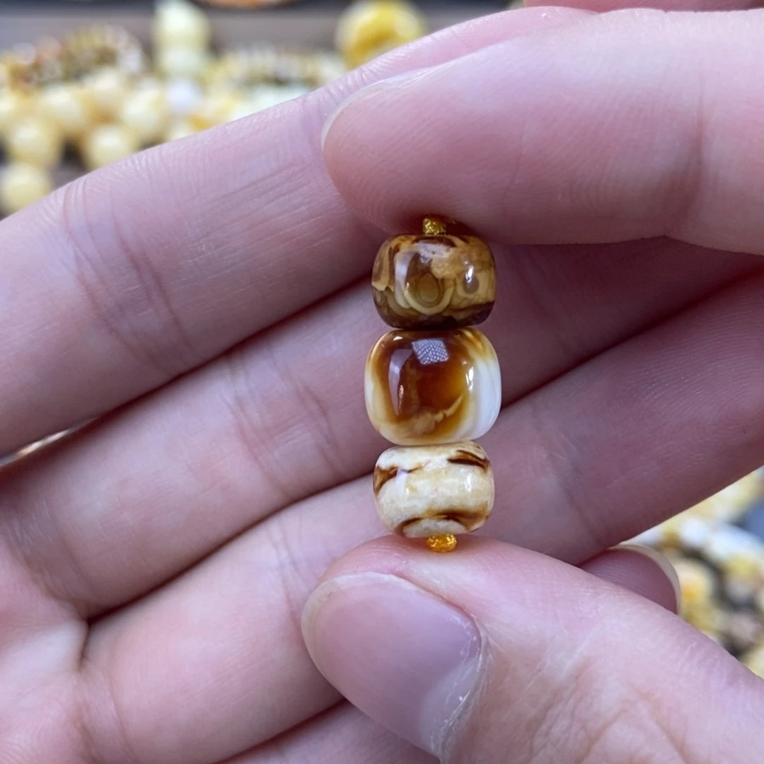 琥珀未镶嵌手链沁色三颗珠子