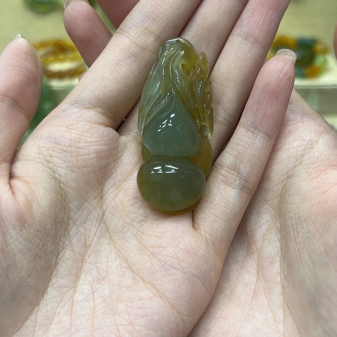 一****蛇纹石玉未镶嵌颈饰