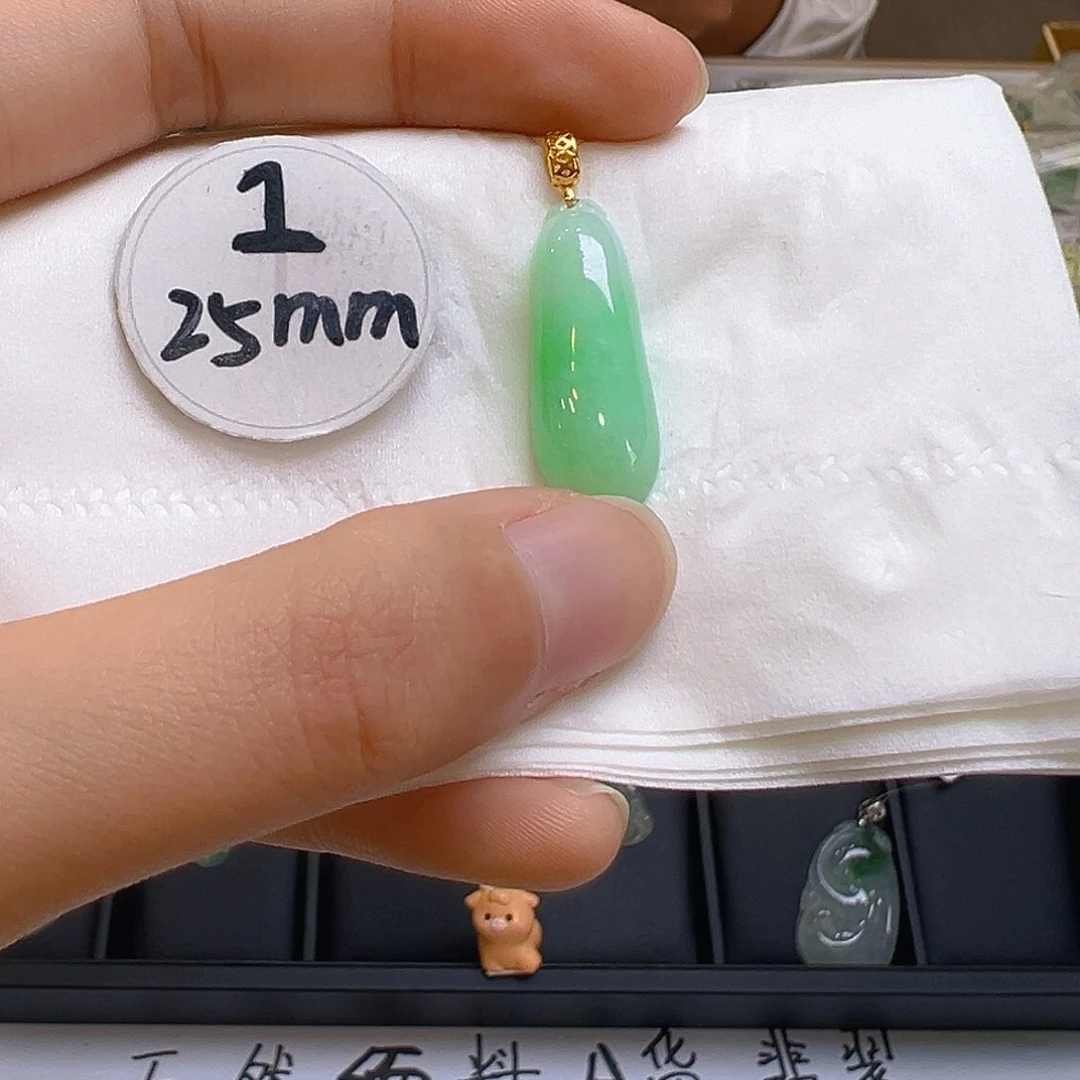 翡翠颈饰18K金镶嵌翡翠