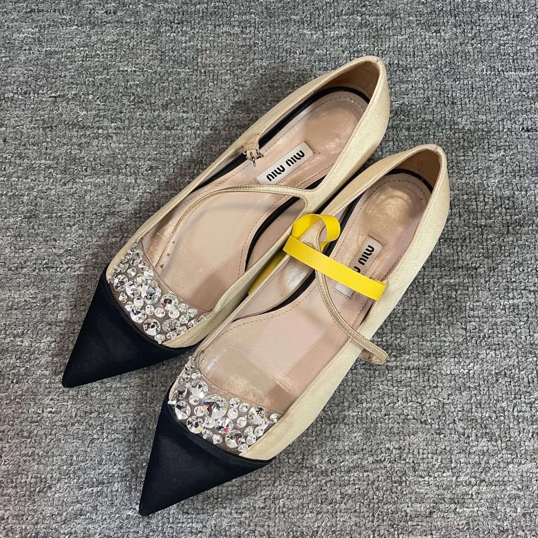 95新 MIU MIU/缪缪 套脚尖头休闲单鞋 36.5码/12424