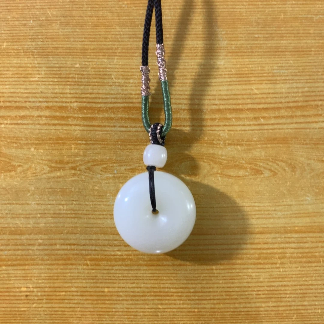 和田玉未镶嵌颈饰小****曹