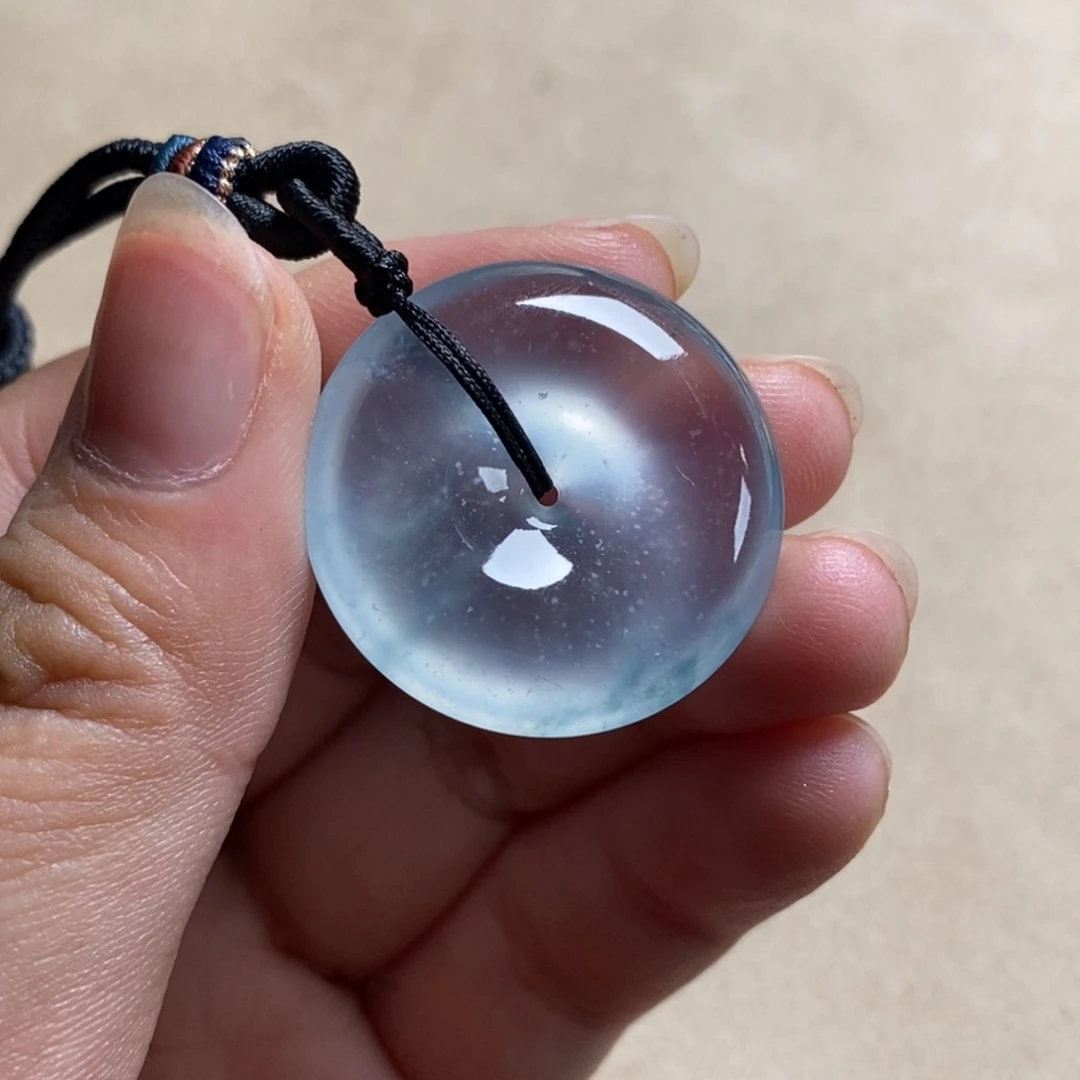 翡翠未镶嵌颈饰莫西沙玻璃种白底飘蓝花起钢雪花棉平安扣