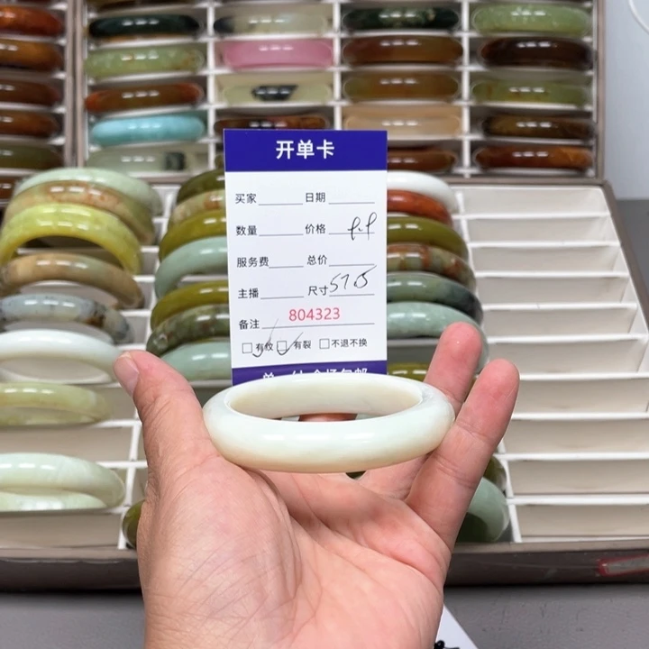 莫***言未镶嵌蛇纹石玉手镯