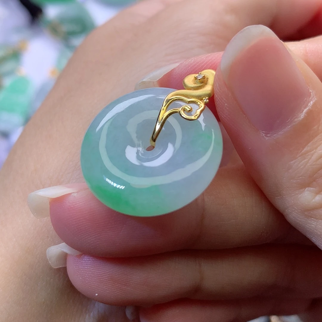 【闪购商品】吊坠(赠链)18K金镶嵌翡翠