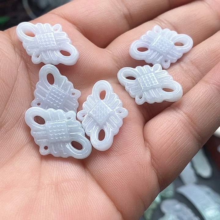 吊坠(不含链)未镶嵌翡翠一个30