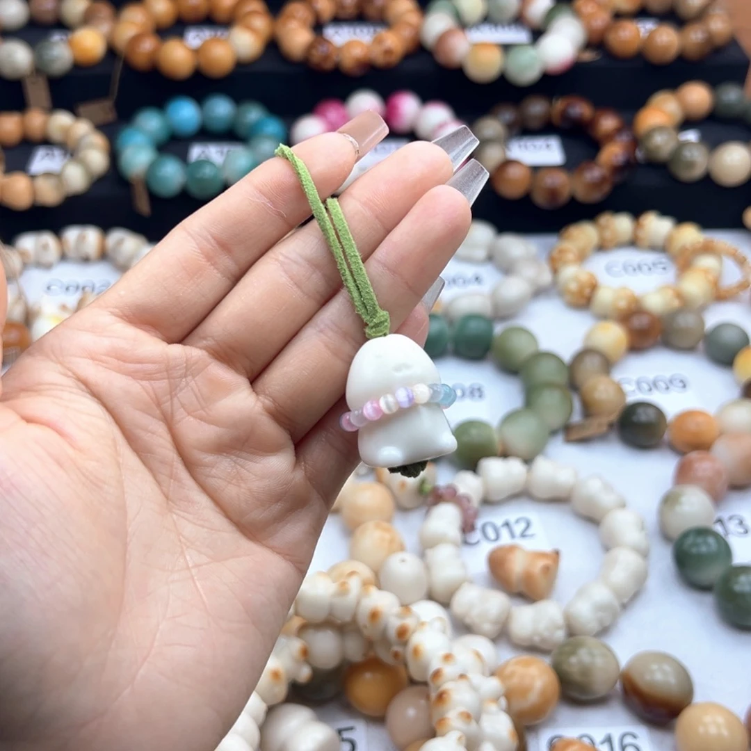 白玉菩提吊坠拿不出手的挂件瑕疵