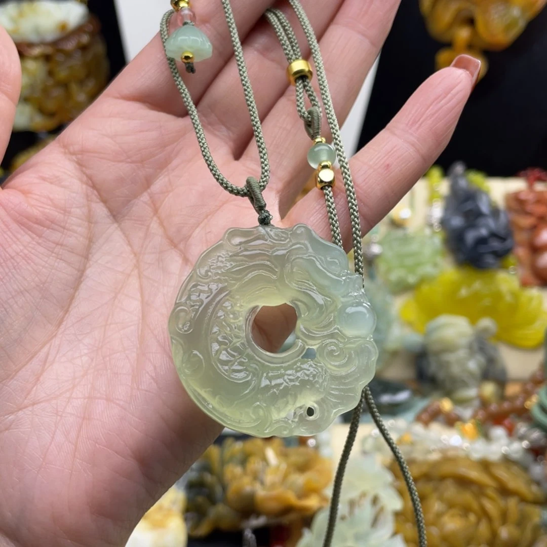 未镶嵌蛇纹石玉颈饰