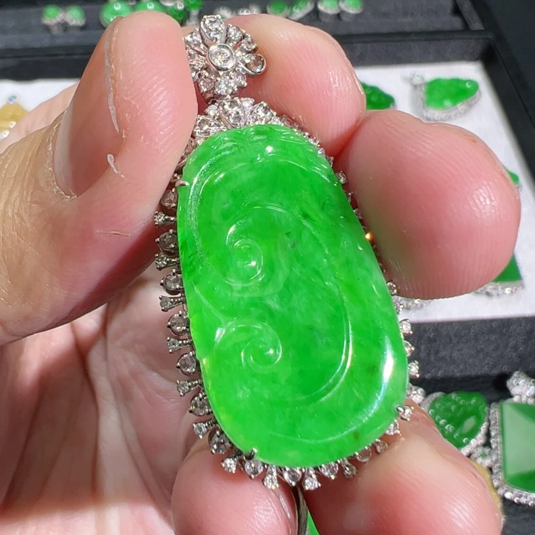 【闪购商品】翡翠吊坠(不含链)18K金镶嵌