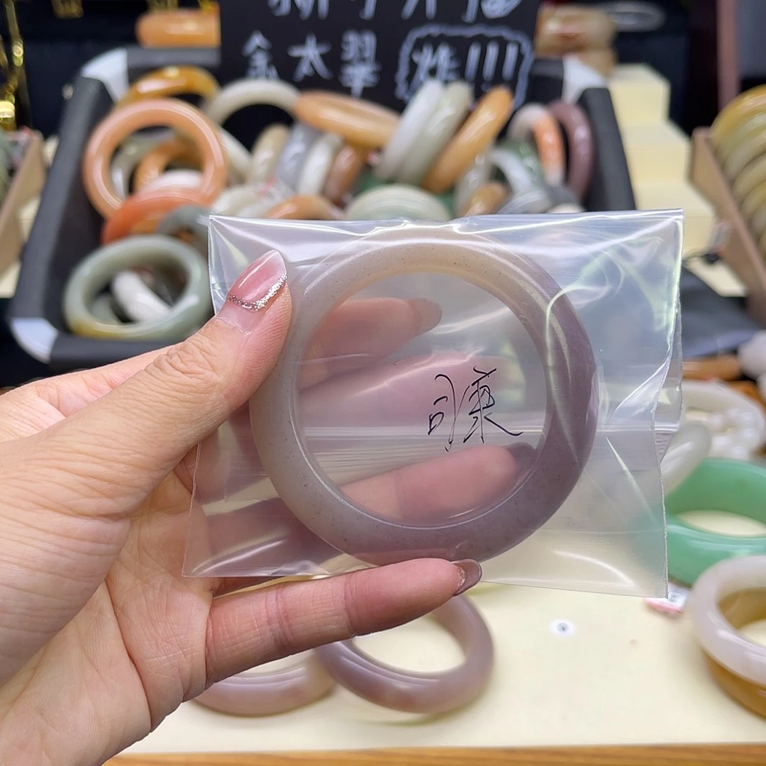 花***康石英质玉未镶嵌手镯