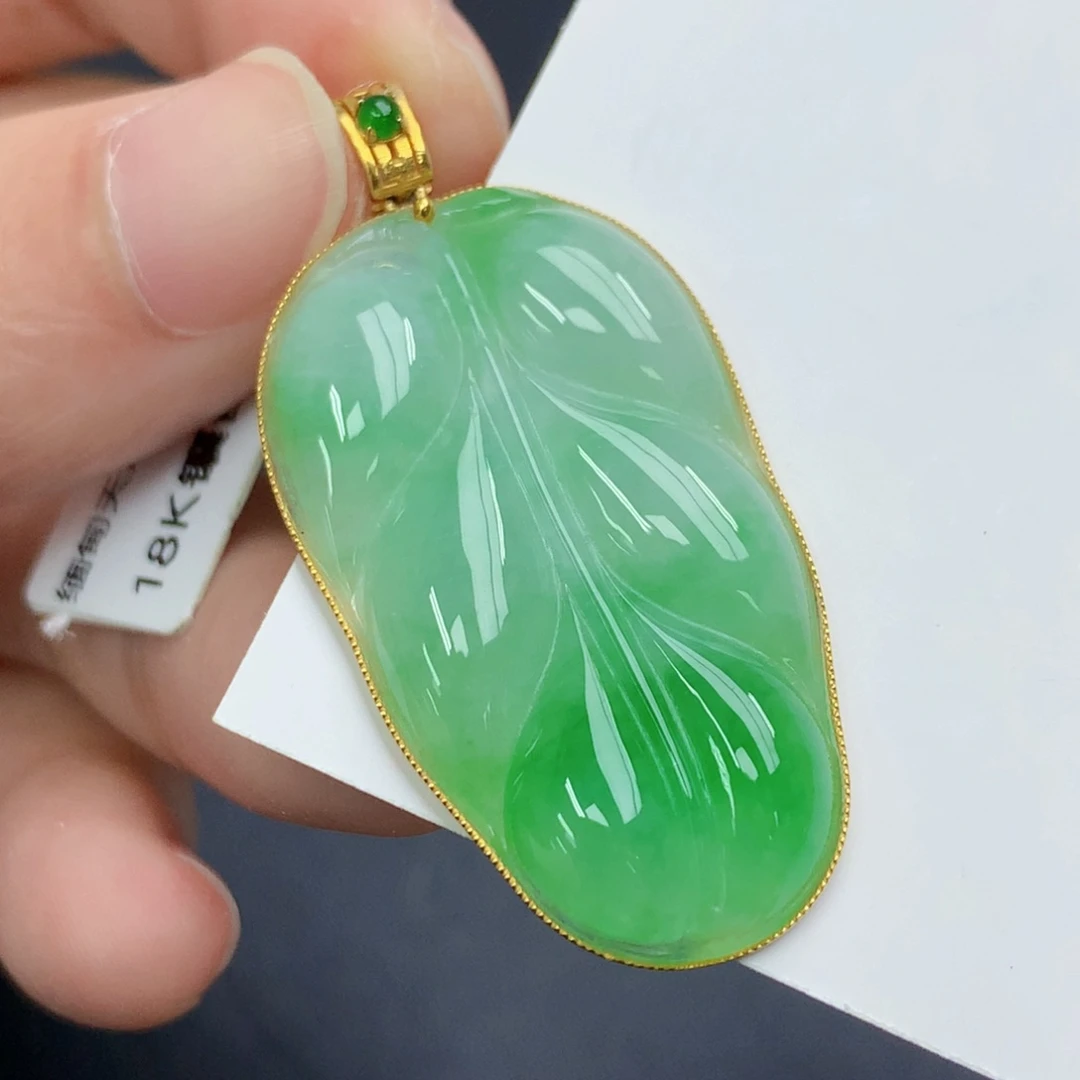 颈饰18K金镶嵌翡翠