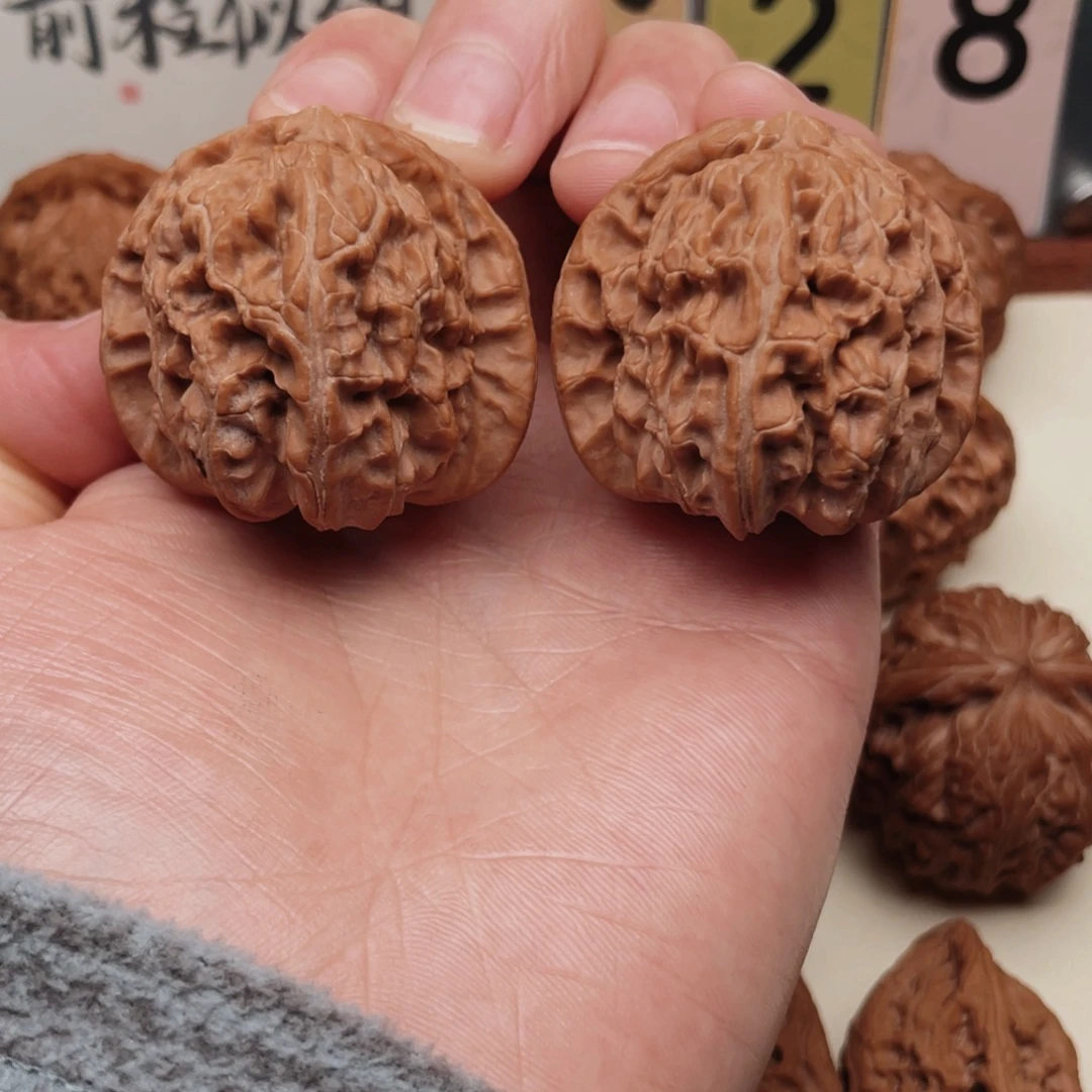 把件文玩核桃全品三角白狮子