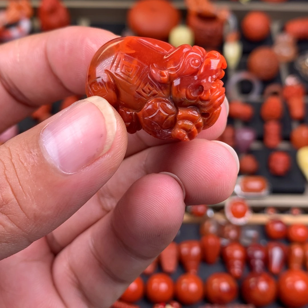 南红玛瑙未镶嵌貔貅吊坠17+