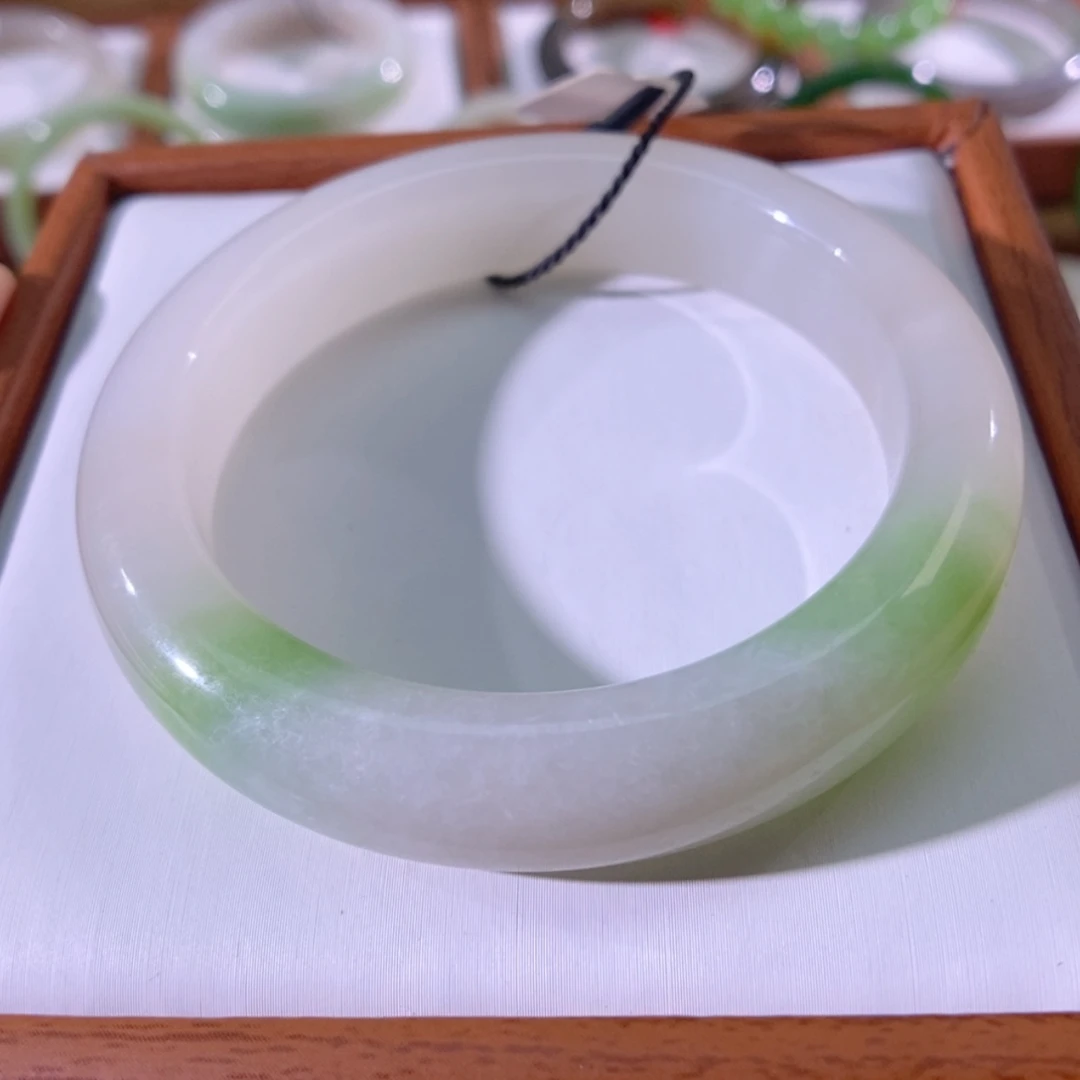 【闪购商品】未镶嵌手镯和田玉（翠青玉）