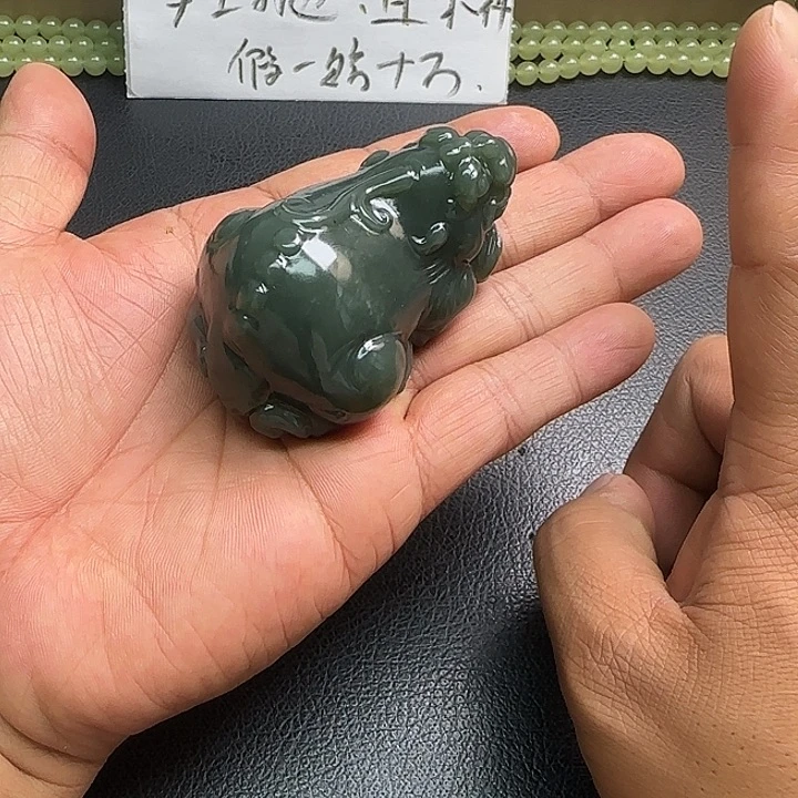 和田玉未镶嵌把件