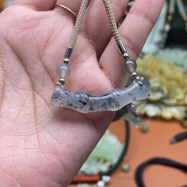 蛇纹石玉吊坠合金