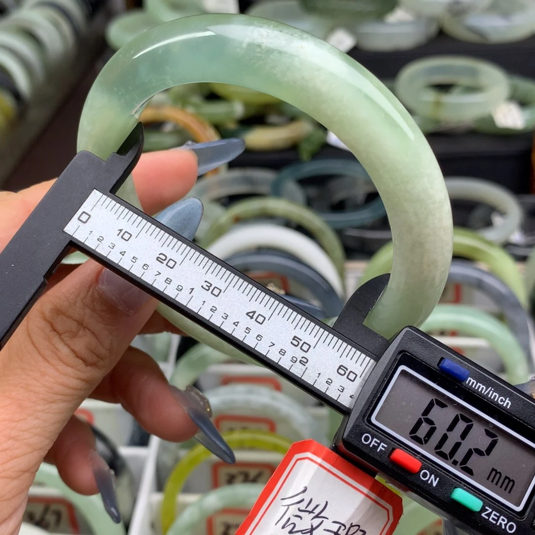 蛇纹石玉未镶嵌手镯366