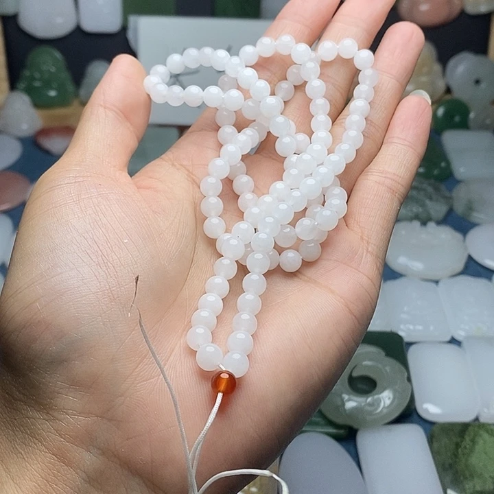 颈饰未镶嵌石英质玉（金丝玉）