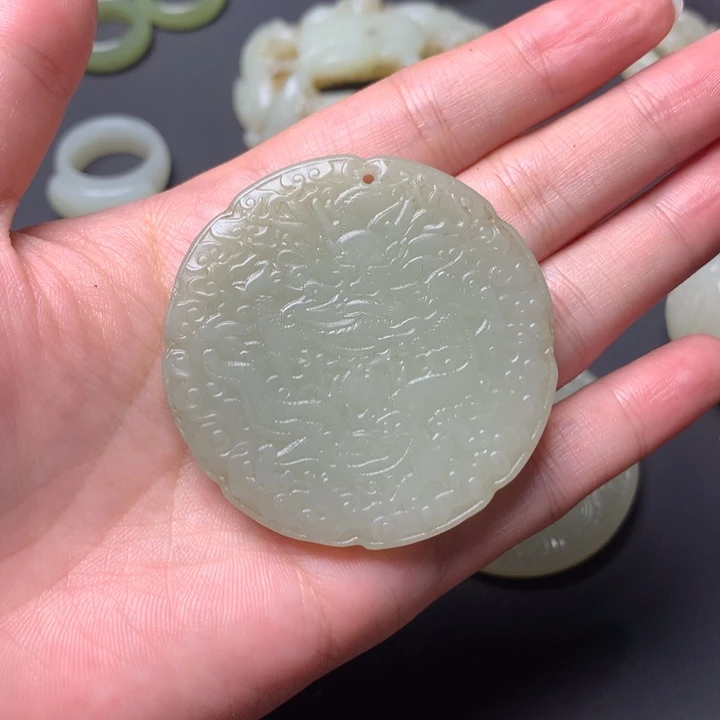 和田玉未镶嵌颈饰清**面