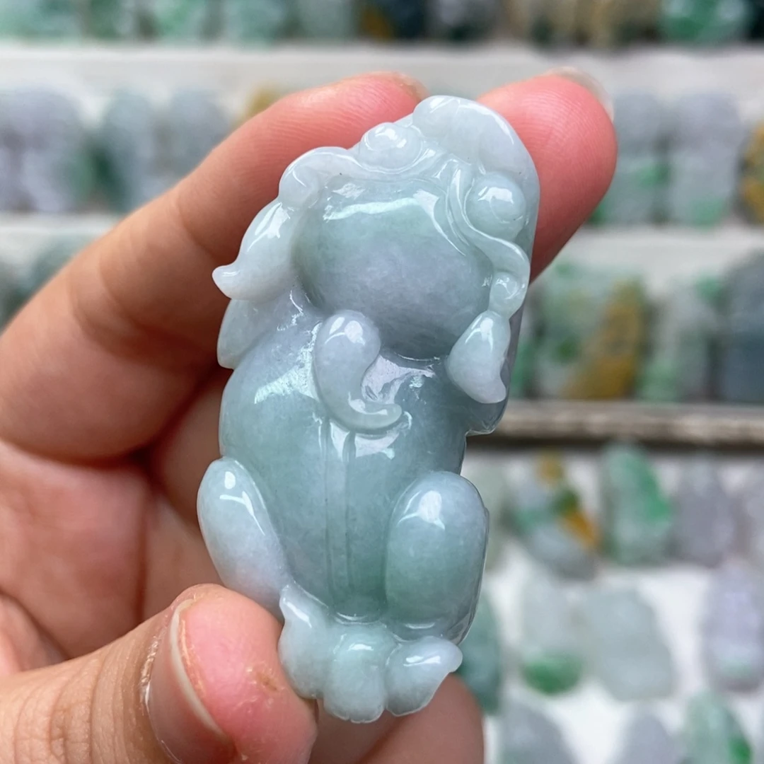 翡翠未镶嵌吊坠(赠链)